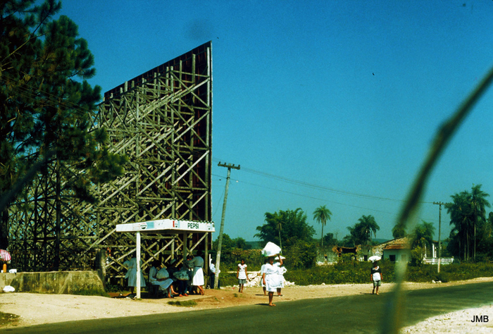 AÑO 1983 - COLOR - VIDA CAMPESINA EN PARAGUAY (JOSÉ MARÍA BLANCH)